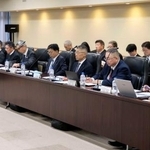 　国交省が開いた地方路線に関する有識者検討会に出席したＪＲ関係者ら＝２５日午後