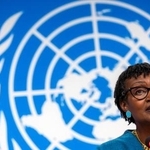 　国連欧州本部で記者会見するＵＮＡＩＤＳのバイアンイマ事務局長＝２５日、ジュネーブ（ｋｅｙｓｔｏｎｅ提供・ＡＰ＝共同）