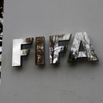 　ＦＩＦＡ本部に掲示されたロゴ＝チューリヒ（ロイター＝共同）