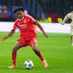 　欧州チャンピオンズリーグの１次リーグ第５戦、アヤックス-ベンフィカ戦＝２５日、アムステルダム（ＡＰ＝共同）