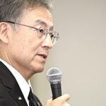 　２５日、記者会見で辞職の意向を表明した福井県の杉本達治知事＝福井県庁