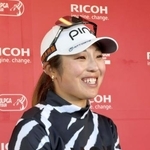 　今季最終戦のツアー選手権リコー杯への意気込みを語る佐久間朱莉＝２６日、宮崎ＣＣ