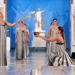 　ギリシャ・オリンピアで開催されたミラノ・コルティナ冬季五輪の聖火の採火式＝２６日（ロイター＝共同）