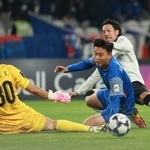 　神戸-上海申花　前半、先制ゴールを決める神戸・井手口（右奥）＝上海（ゲッティ＝共同）