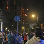 　大規模な火災が起きた香港北部・新界地区大埔の高層住宅群＝２６日（共同）