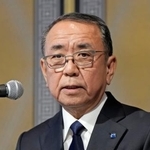 　記者会見するアサヒグループホールディングスの勝木敦志社長＝２７日午前、東京都千代田区