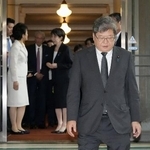 　各党へのあいさつ回りを終えた萩生田氏＝１０月、国会