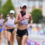 　東京世界陸上の女子２０キロ競歩で歩く岡田久美子＝９月、東京都内