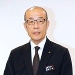 　記者会見する石川県輪島市の坂口茂市長＝２７日午前、輪島市役所