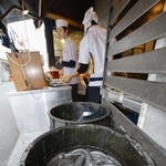 　ウナギ料理店のニホンウナギ＝２３日、東京都目黒区