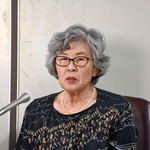 　記者会見する高橋シズヱさん＝２７日夜、東京・霞が関の司法記者クラブ