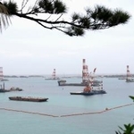　米軍普天間飛行場の移設に向けた工事が進む沖縄県名護市辺野古沖の大浦湾＝２８日午前