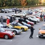 　トヨタ博物館の敷地内で開かれたイベントに全国から集まった旧車＝２９日午後、愛知県長久手市