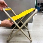 　サッカーＪ３岐阜対ＦＣ大阪の試合でボールボーイを務めた少年が使っていた折りたたみ式パイプいす。右手薬指が挟まれ、指先を切断した＝２９日（岐阜県スポーツ協会提供）