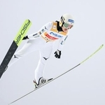 　Ｗ杯ジャンプ女子個人第４戦で２位となった丸山希の飛躍＝ファルン（共同）