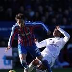 　後半４０分まで出場したクリスタルパレスの鎌田大地（左）＝３０日（ゲッティ＝共同）