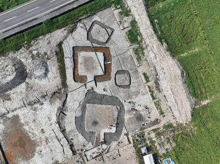 前方後方墳は滋賀発祥？|全国海外|神戸新聞NEXT