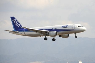 　全日空のエアバスＡ３２０-２００＝２０１２年２月、関西国際空港