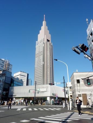 　東京都渋谷区のＮＴＴドコモ代々木ビル（通称ドコモタワー）
