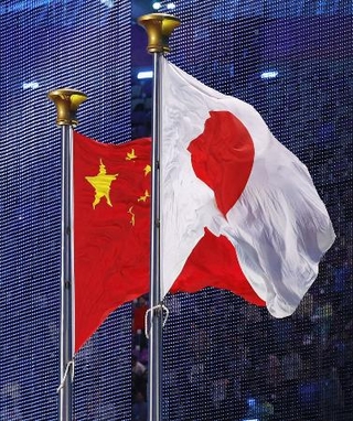 　日の丸と中国国旗