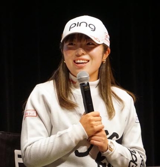 　契約メーカーのイベントに参加した女子ゴルフの佐久間朱莉＝９日、東京都中央区