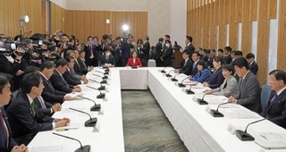 　外国人政策に関する関係閣僚会議の初会合＝１１月、首相官邸