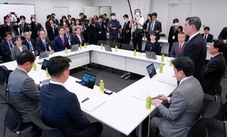 　自民、日本維新の会、公明の３党が開いた小学校の給食無償化を巡る実務者協議＝１２日午後、国会