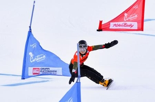 　スノーボードＷ杯女子パラレル大回転で５位の三木つばき＝コルティナダンペッツォ（共同）