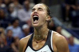 　全米オープン決勝で叫ぶアリーナ・サバレンカ＝９月、ニューヨーク（ロイター＝共同）