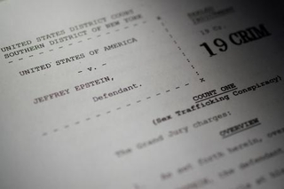 　米司法省が開示した富豪エプスタイン氏に関する資料＝１９日（ロイター＝共同）