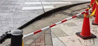 　リニア工事現場付近で隆起した路面＝１０月、東京都品川区（ＪＲ東海提供）