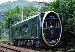 　福袋を購入すると、貸し切り旅行や車庫で運転体験などができる観光列車「ひえい」（叡山電鉄提供）