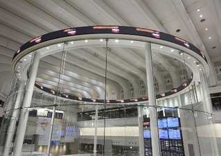 　東京証券取引所の電光掲示板