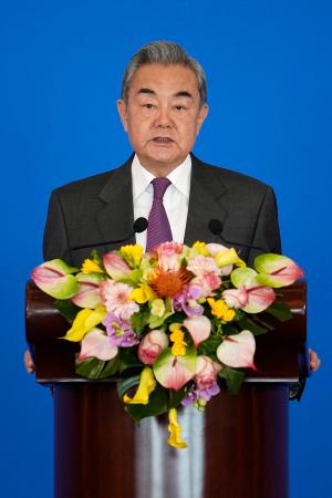 　講演する中国の王毅外相＝３０日、北京（共同）