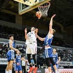 　バスケットボール男子Ｗ杯アジア１次予選の台湾戦で、シュートを放つ渡辺雄＝新北（ゲッティ＝共同）