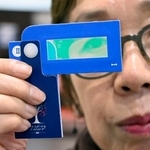 　貸し出される「色覚少数派」向けの補正レンズ