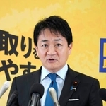 　記者会見する国民民主党の玉木代表＝２日午前、国会