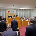 　松尾佳昭町長への問責決議を可決した佐賀県有田町議会＝２日午前