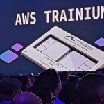 　最新のＡＩ向け半導体について説明する米アマゾン・コムの幹部＝２日、米ラスベガス（共同）