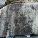 　落書きがあった高松城跡の石垣（高松市提供）