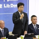 　自民党の政治制度改革本部などの合同会議であいさつする加藤勝信本部長（中央）＝３日午後、東京・永田町の党本部