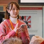 　自身が企画した、平和に関し議論するワークショップで話す山西咲和さん＝３日、米ニューメキシコ州アルバカーキ（共同）