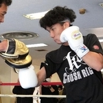 　練習を公開したＷＢＡライトフライ級王者の高見亨介＝東京都新宿区の帝拳ジム