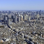 　東京都内に広がる家屋と高層ビル