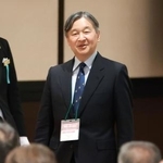 　日本山岳会の創立１２０周年記念式典に出席された天皇陛下＝６日、東京都新宿区（代表撮影）