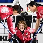 　女子１次Ｌ　ドイツ戦の第３エンド、指示を出す吉村＝ケロウナ（共同）