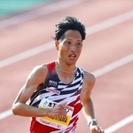 　ゴールを目指して力走する西山雄介。日本勢トップの２位＝平和台陸上競技場