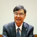 　共同通信の単独インタビューに応じるノーベル生理学・医学賞の坂口志文・大阪大特任教授＝６日、ストックホルム（共同）