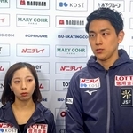 　取材に応じるペアの三浦璃来（左）、木原龍一組＝７日、ＩＧアリーナ