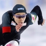 　男子５００メートルで滑走する森重航。３位に入った＝ヘーレンフェイン（共同）